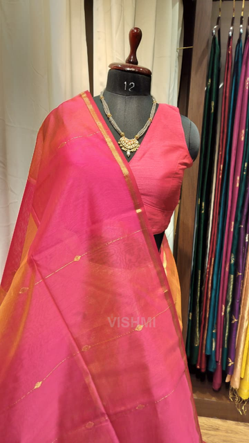 Pink and Dark Pink Dual Shade Maheshwari Zari Stripe Handloom Saree