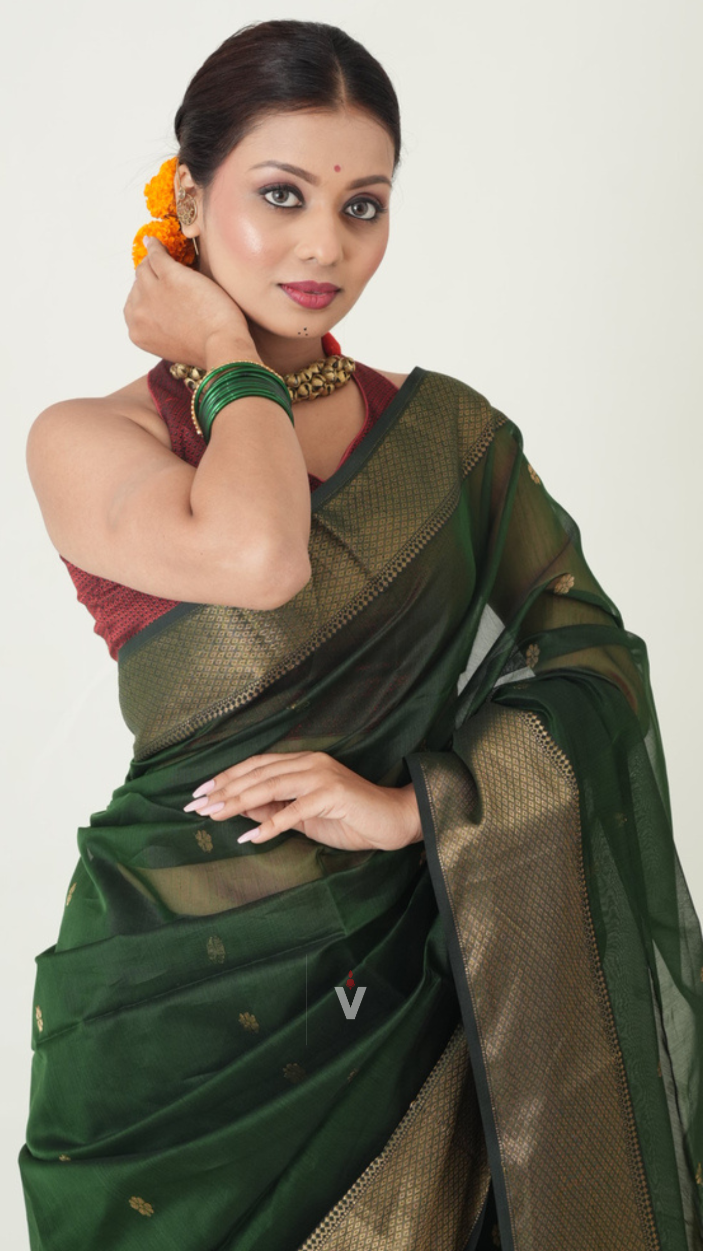 Bottle Green Maheshwari Zari Butti Handloom Saree