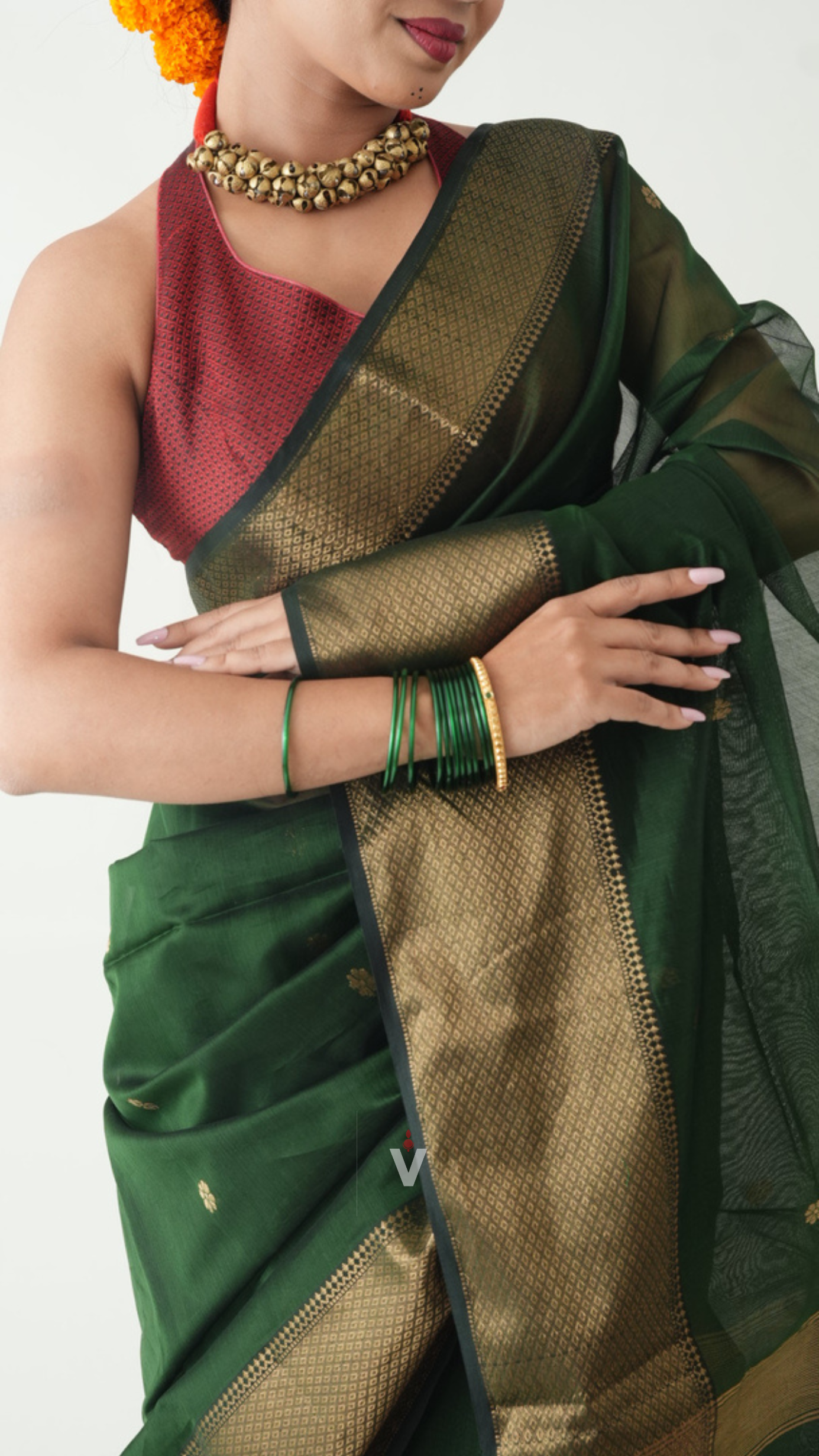 Bottle Green Maheshwari Zari Butti Handloom Saree