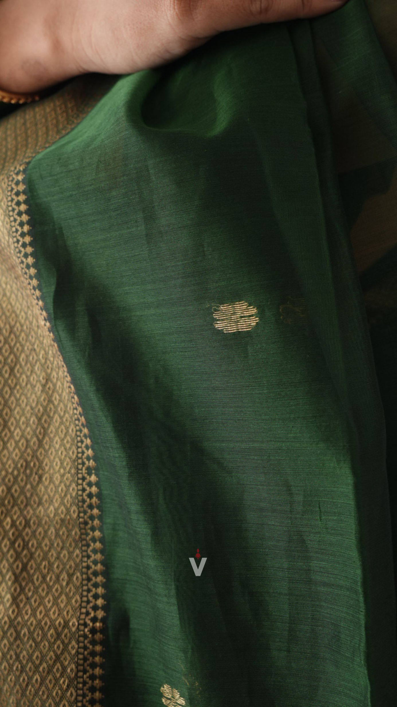Bottle Green Maheshwari Zari Butti Handloom Saree