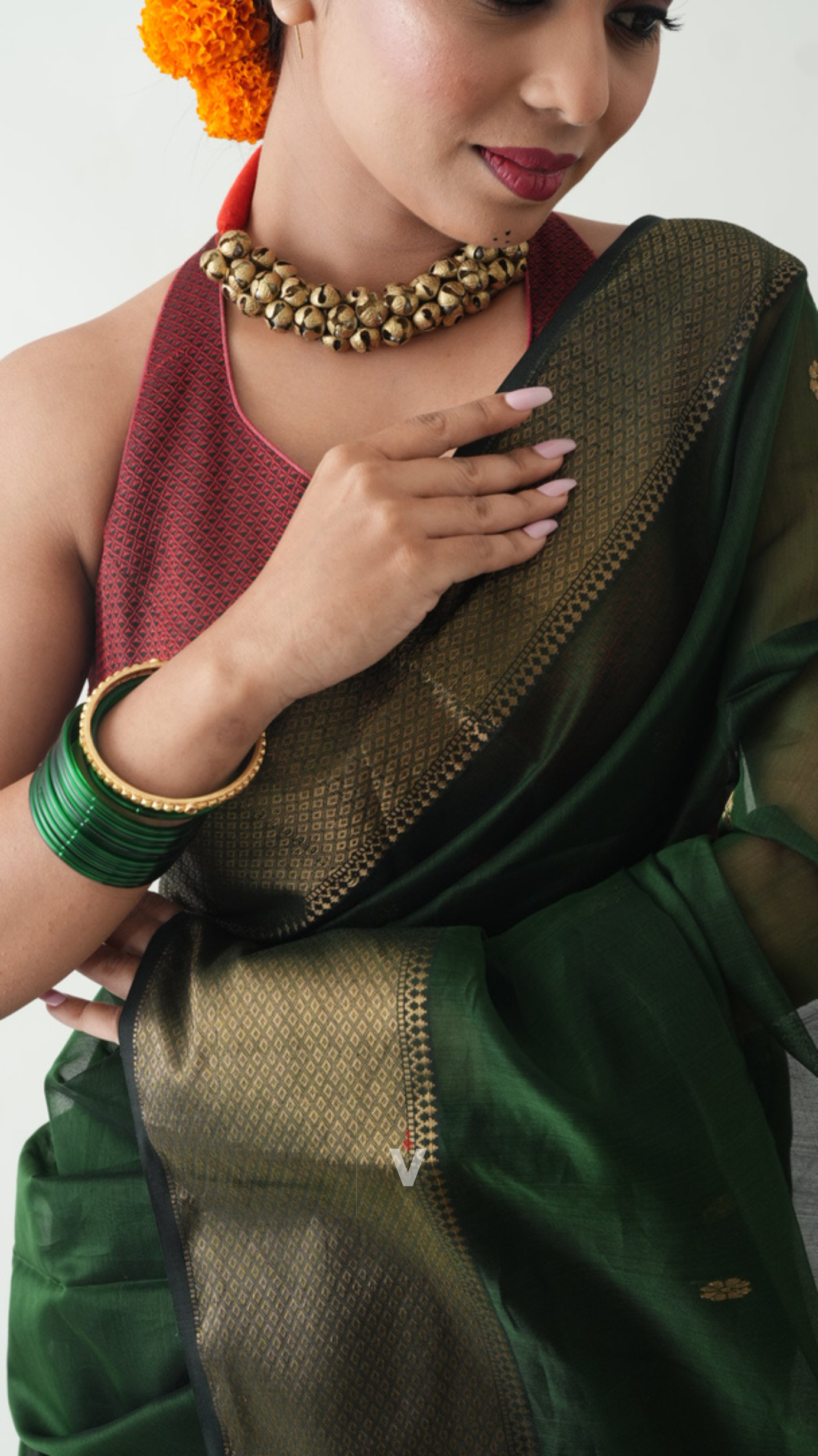 Bottle Green Maheshwari Zari Butti Handloom Saree