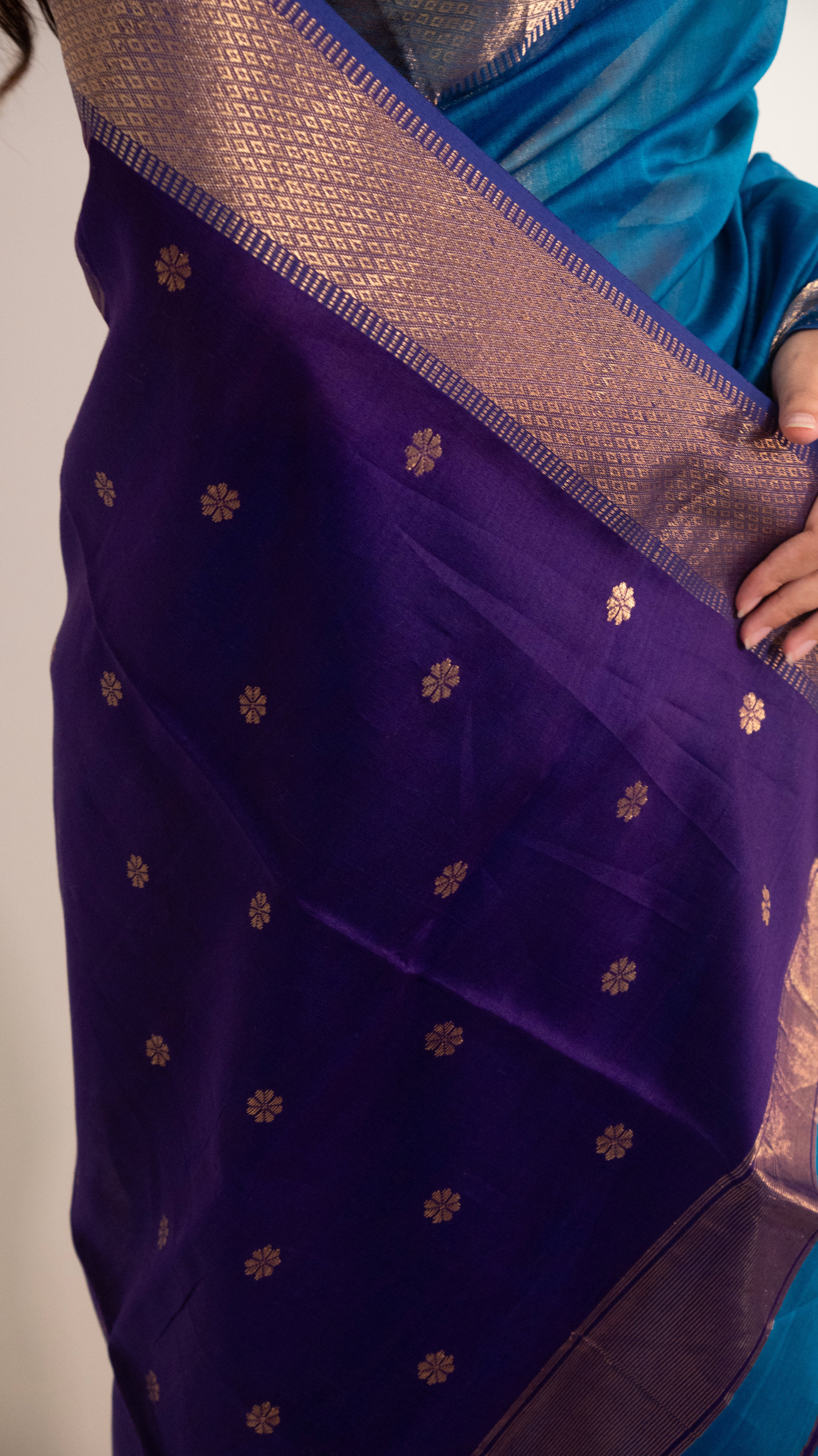 Dark teal blue cotton silk handloom Maheshwari ruhi butti saree
