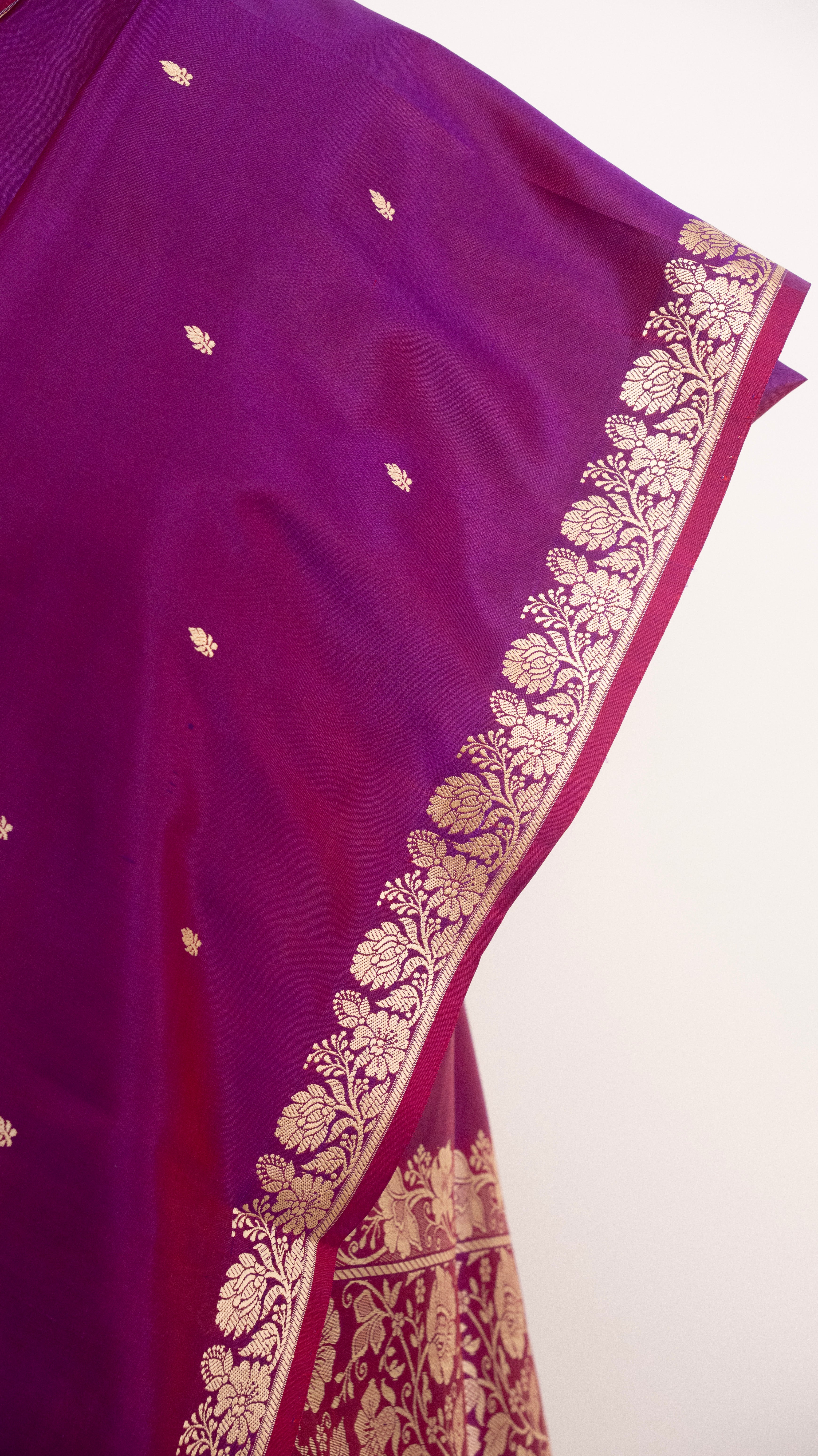 Mangenta Pure Silk Handloom Resham Pallu Banarasi Sarees