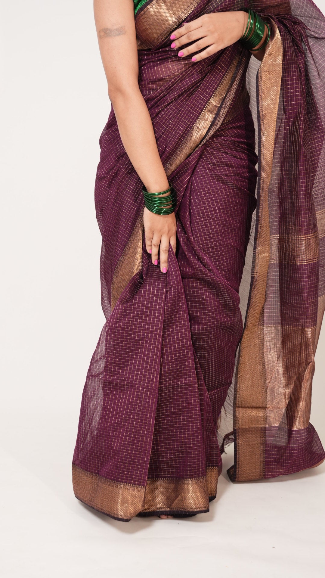 Wine Maheshwari Zari Checks Handloom Saree