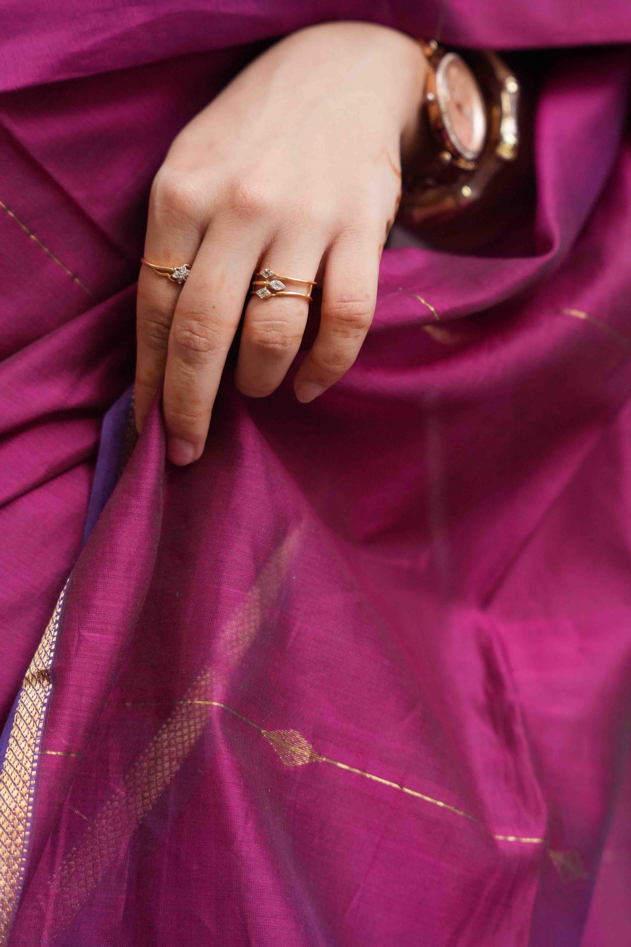 Magenta Dual Shade Maheshwari Zari Stripe Handloom Saree