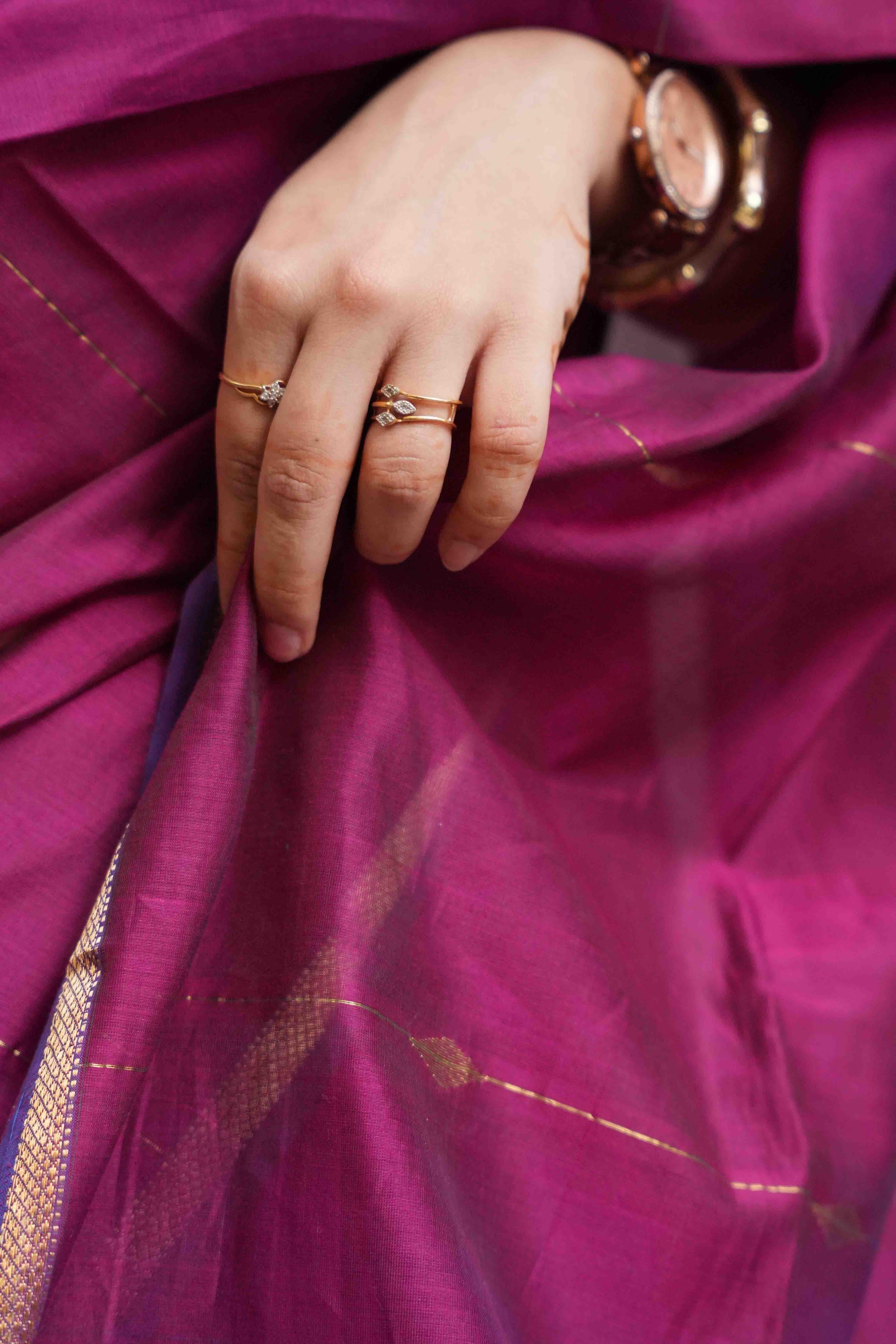 Magenta Dual Shade Maheshwari Zari Stripe Handloom Saree