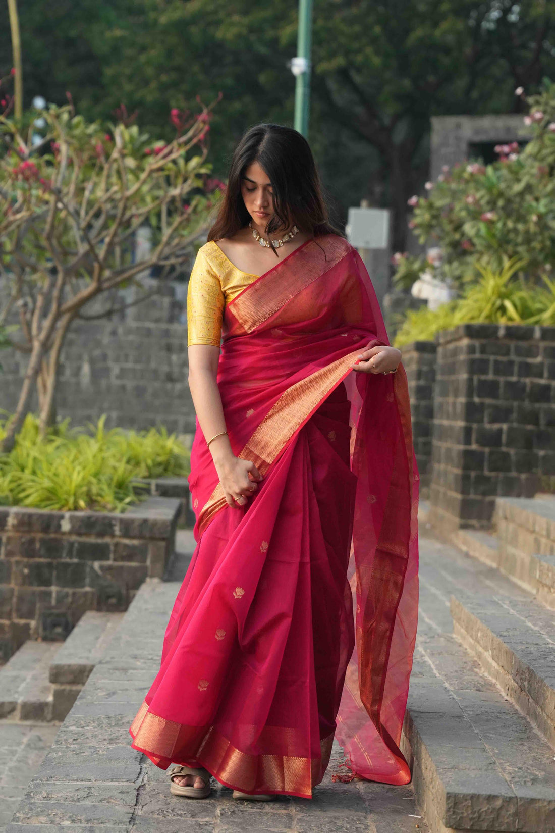 Hot Pink Maheshwari Lotus Butti Handloom Saree