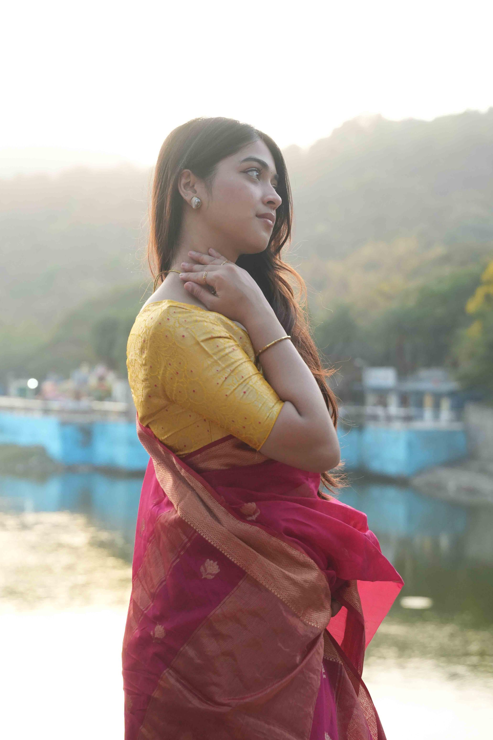 Hot Pink Maheshwari Lotus Butti Handloom Saree
