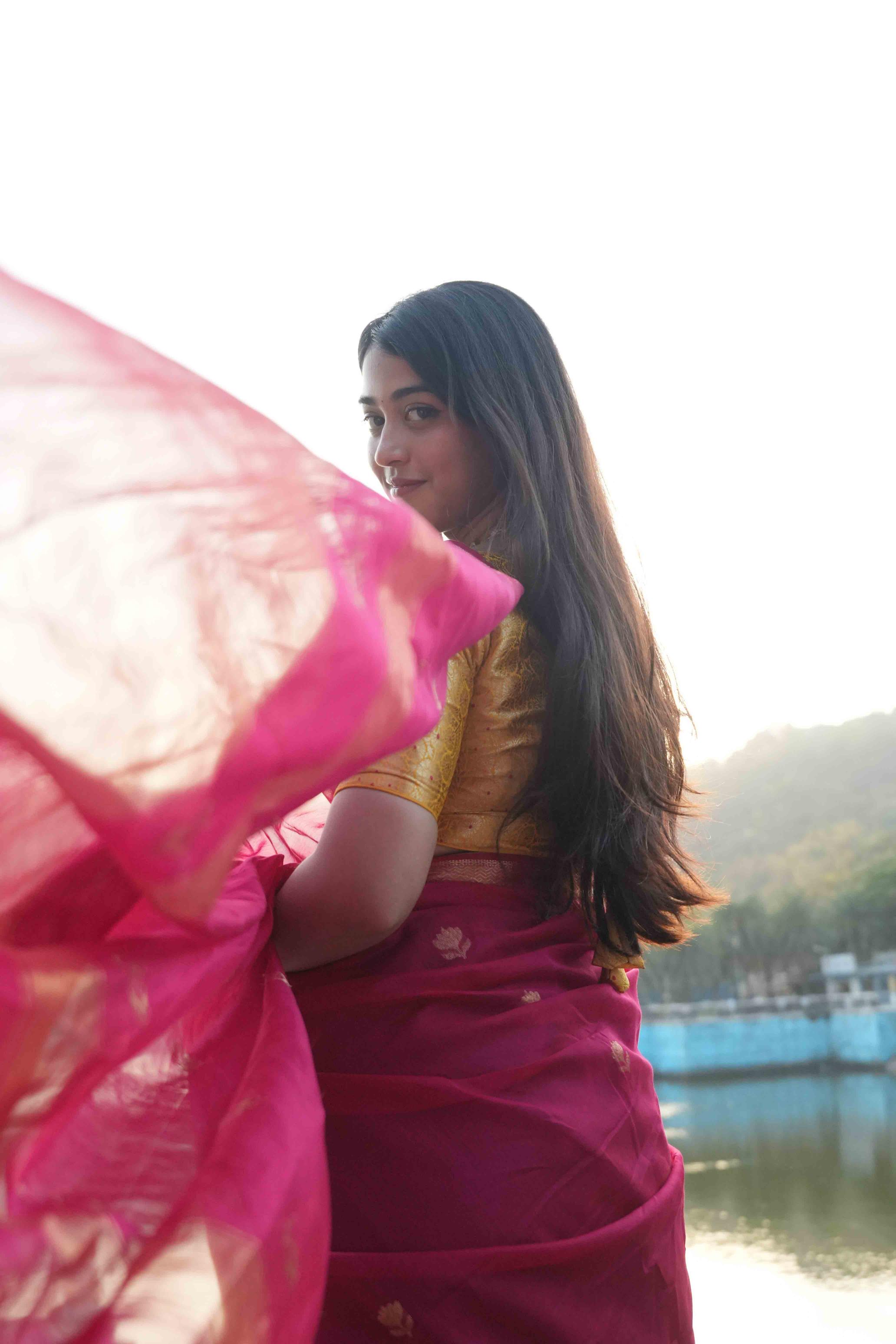 Hot Pink Maheshwari Lotus Butti Handloom Saree