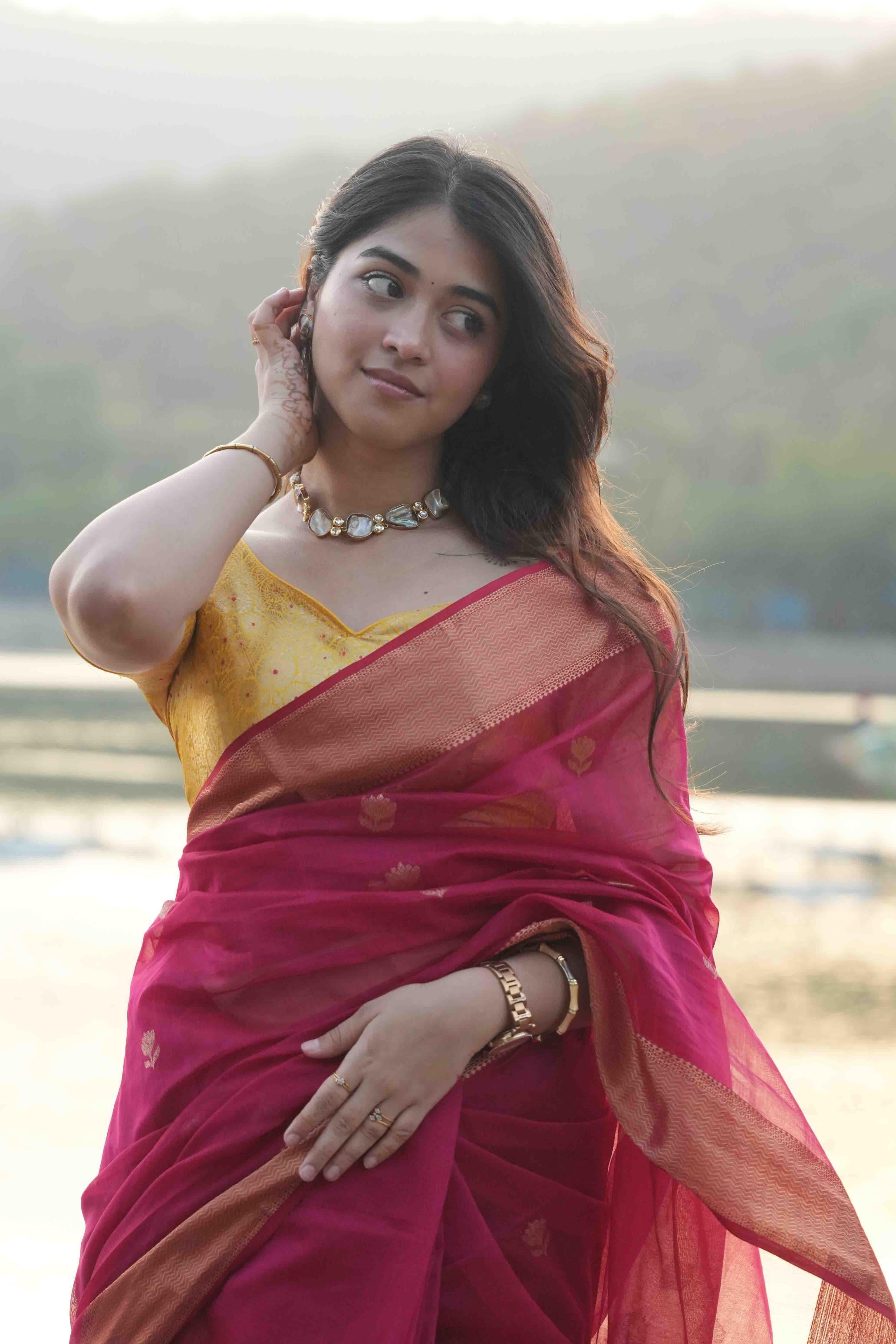 Hot Pink Maheshwari Lotus Butti Handloom Saree