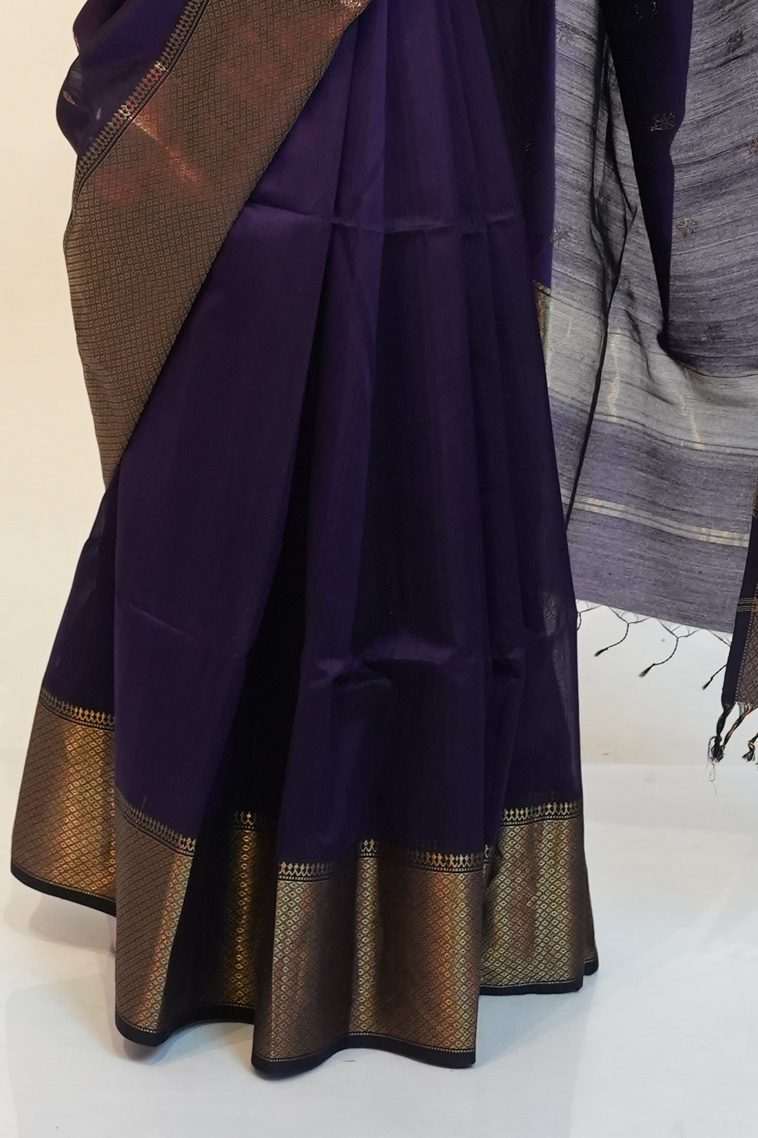 Purple Maheshwari Zari Butti Handloom Saree