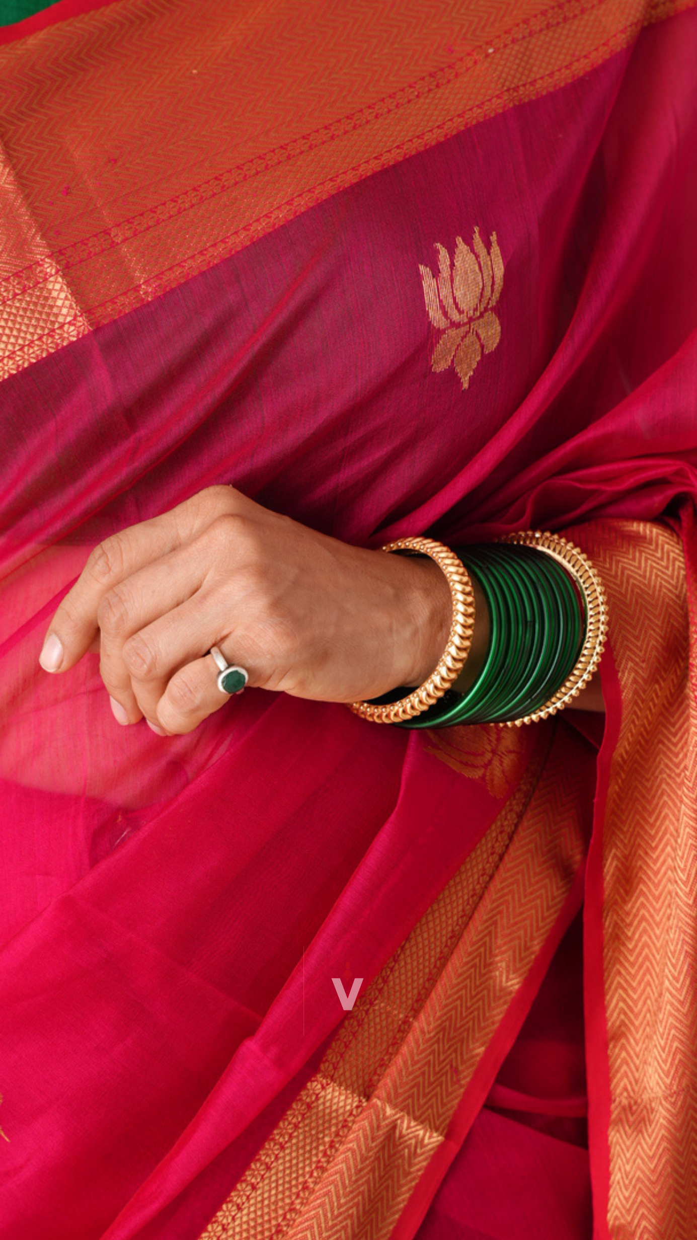 Hot Pink Handloom Maheshwari Saree showcasing a rich traditional zari pallu