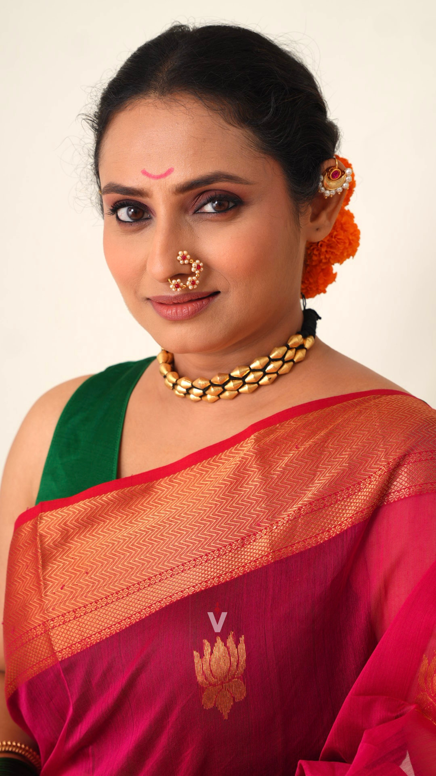 Authentic Hot Pink Handloom Maheshwari Saree featuring traditional big lotus butti weaving