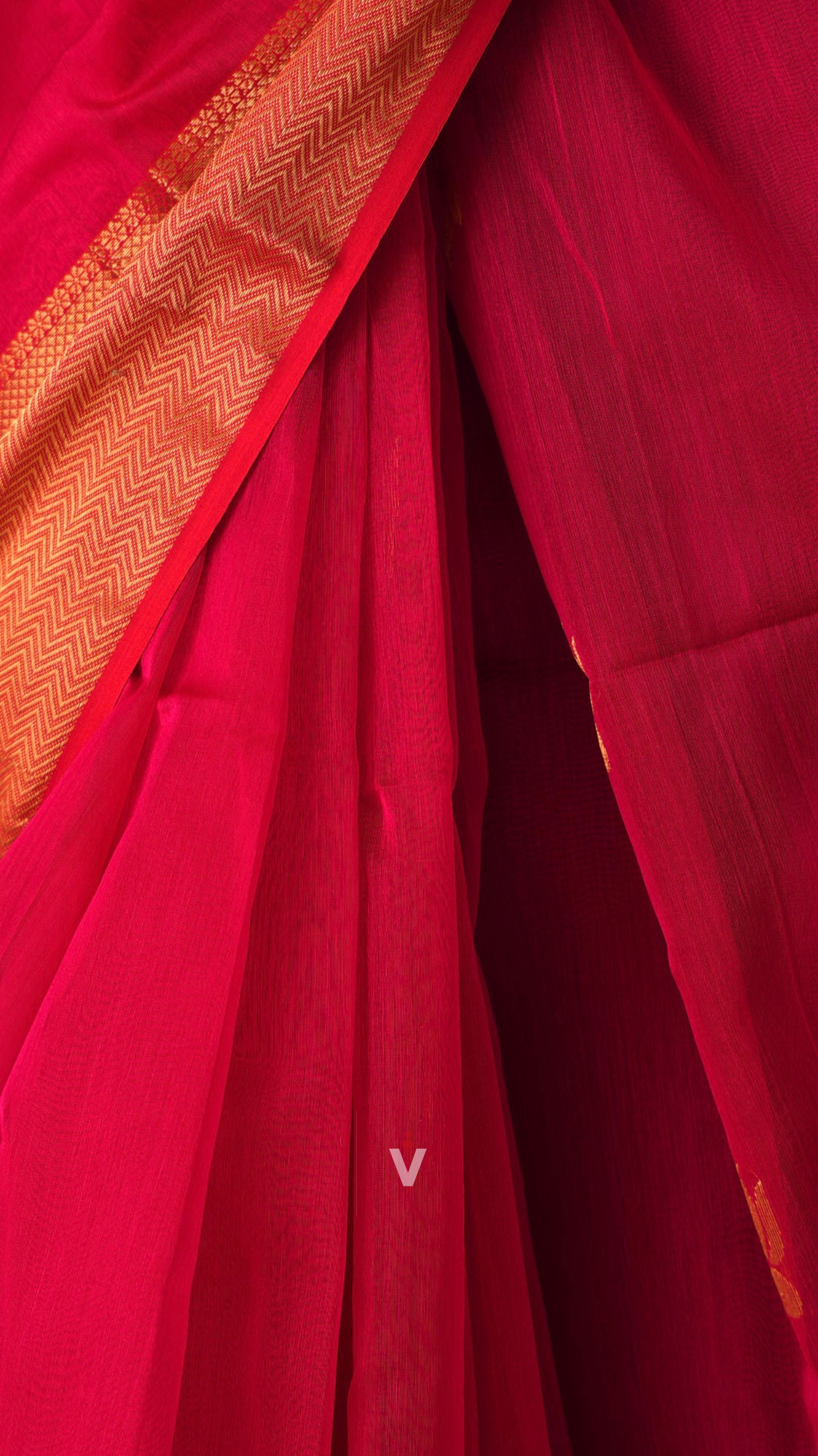 Close-up of big lotus buttis on Hot Pink Handloom Maheshwari Saree by Vishmi