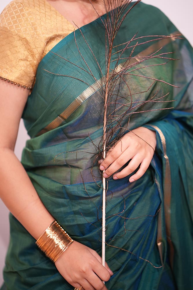 Peacock Green Maheshwari Self Strip Saree with Gold Zari Pallu
