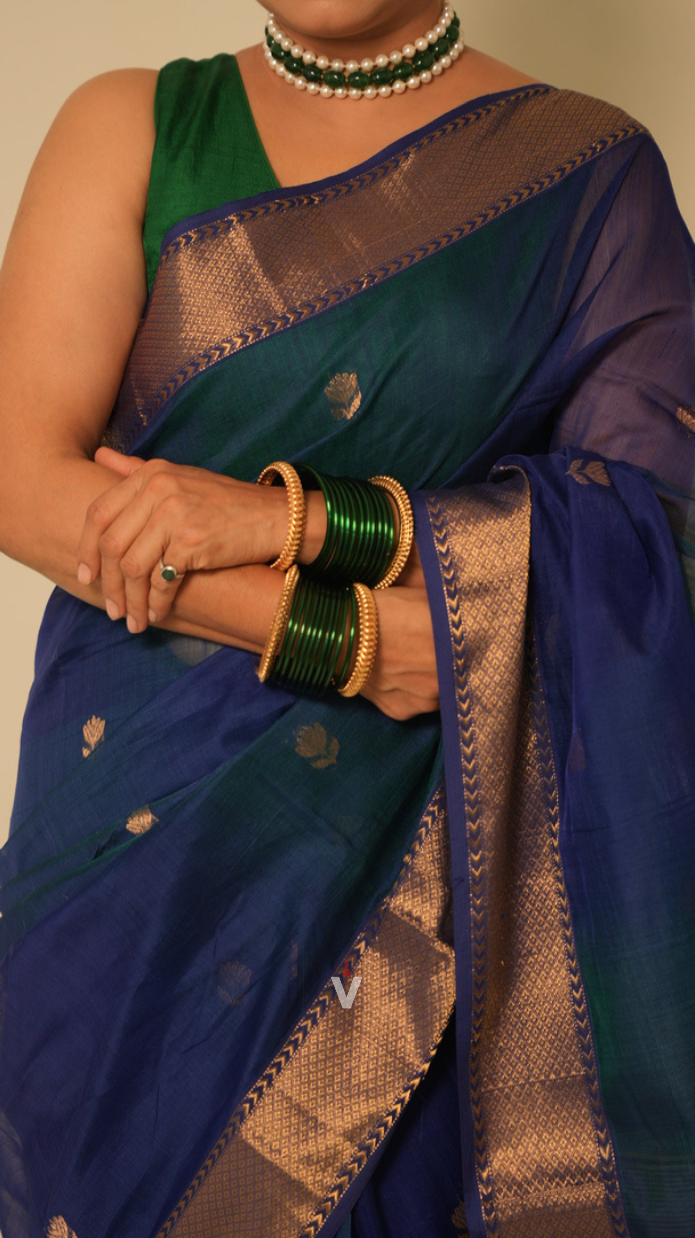 Peacock Blue Dual Shade Lotus Butti Handloom Maheshwari Saree