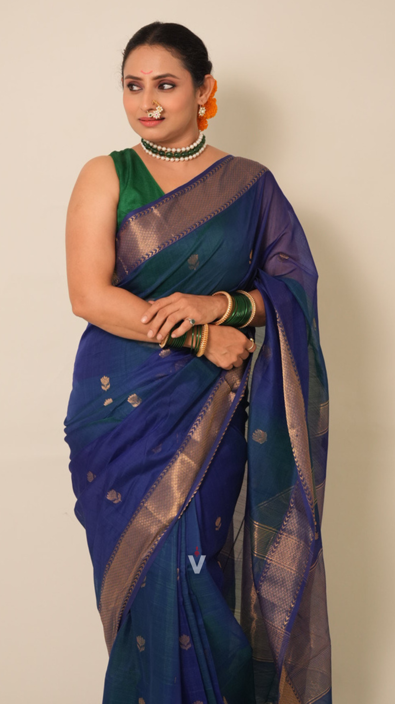 Peacock Blue Dual Shade Lotus Butti Handloom Maheshwari Saree