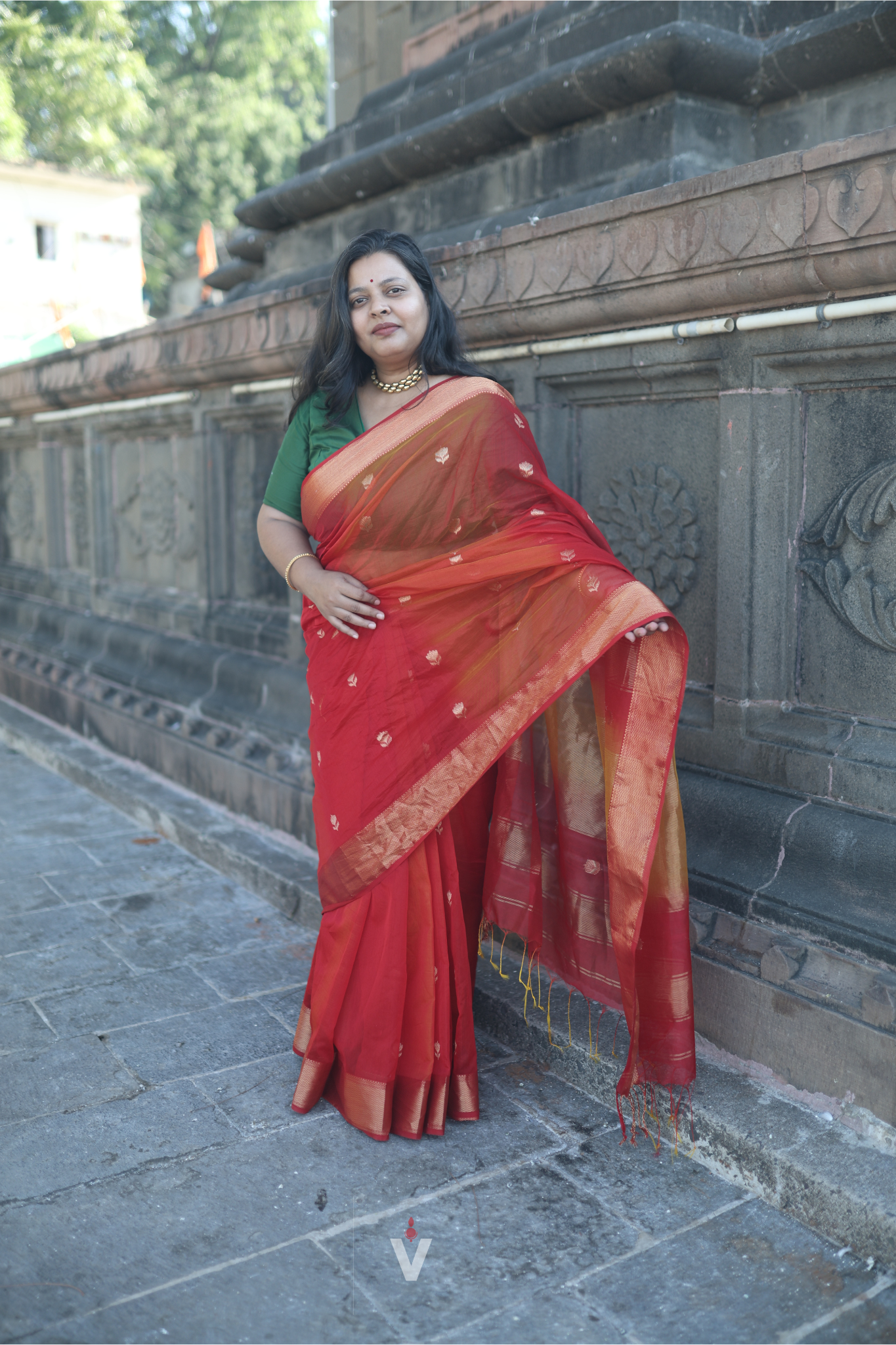 Red and Yellow Lotus Butti Handloom Maheshwari Saree