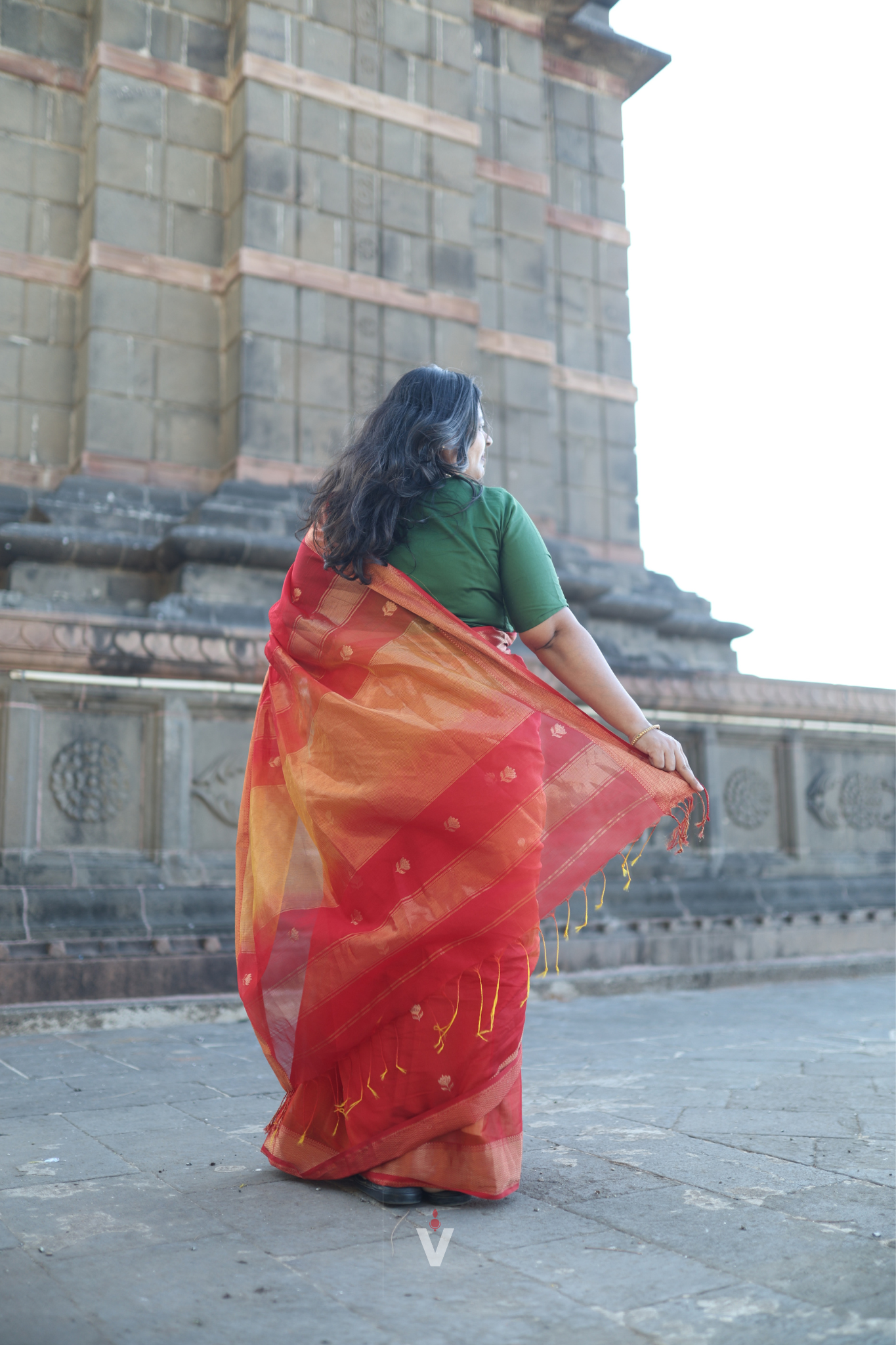Red and Yellow Lotus Butti Handloom Maheshwari Saree