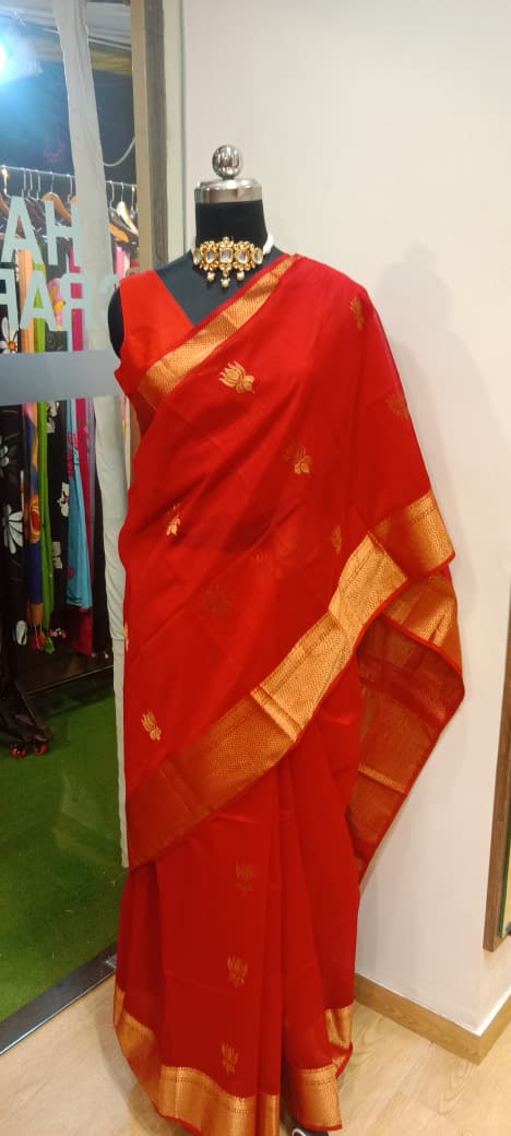 Red Maheshwari Big Lotus Butti Zari Pallu Handloom Saree
