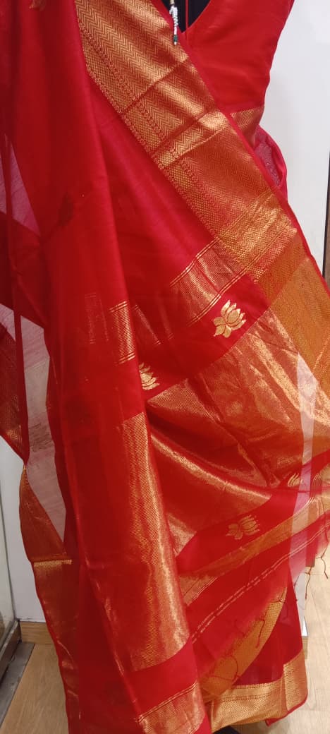 Red Maheshwari Big Lotus Butti Zari Pallu Handloom Saree