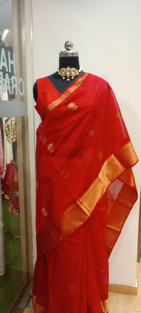 Red Maheshwari Big Lotus Butti Zari Pallu Handloom Saree