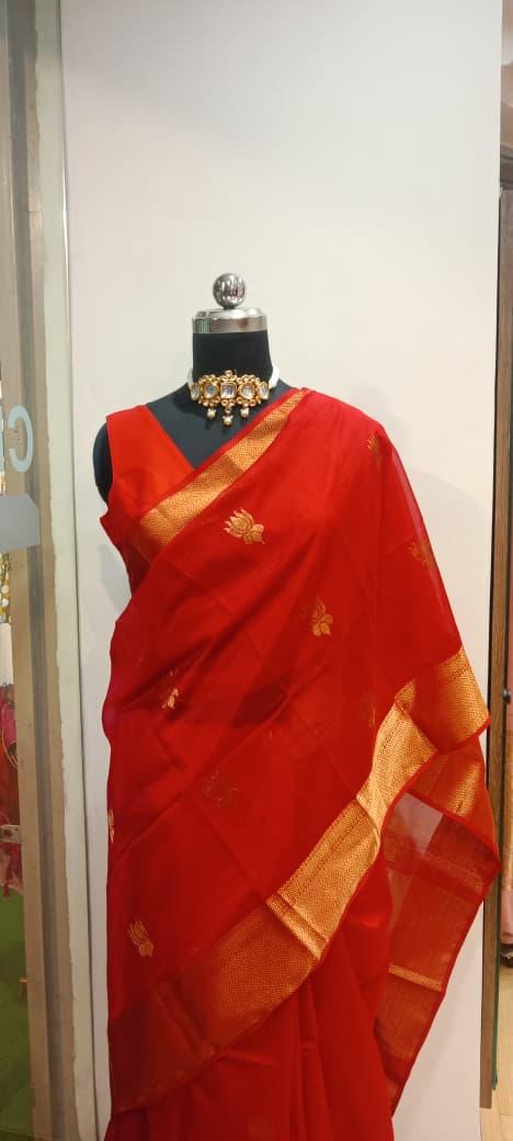 Red Maheshwari Big Lotus Butti Zari Pallu Handloom Saree