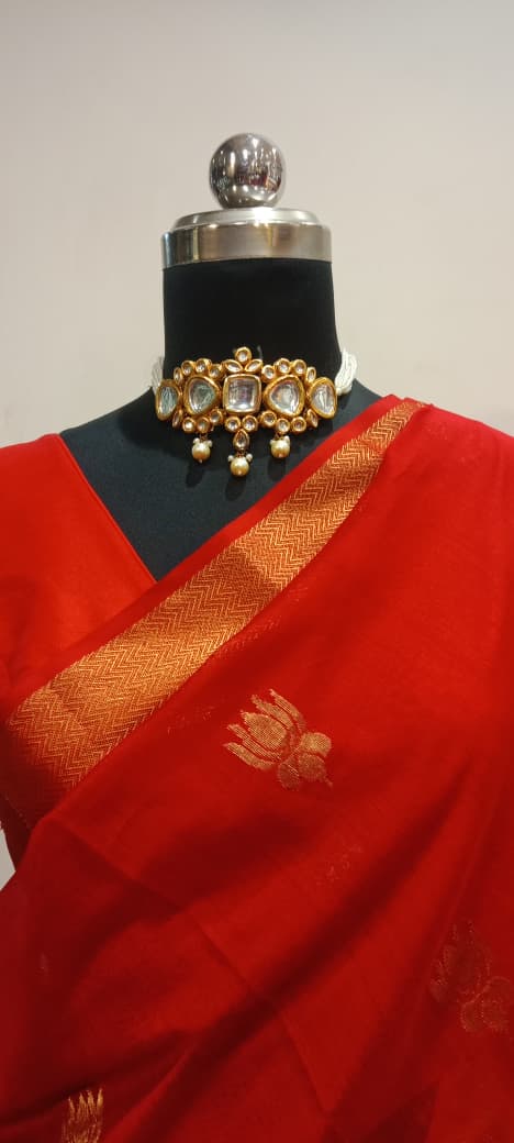 Red Maheshwari Big Lotus Butti Zari Pallu Handloom Saree