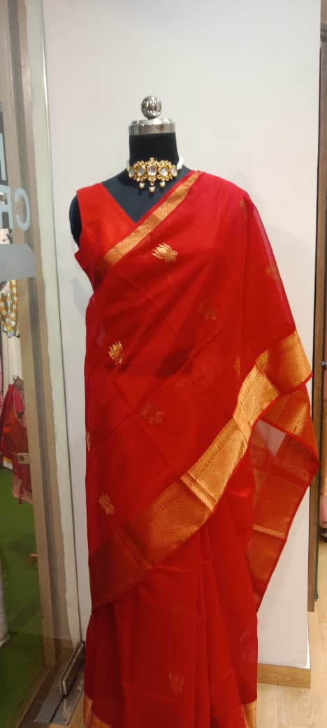 Red Maheshwari Big Lotus Butti Zari Pallu Handloom Saree