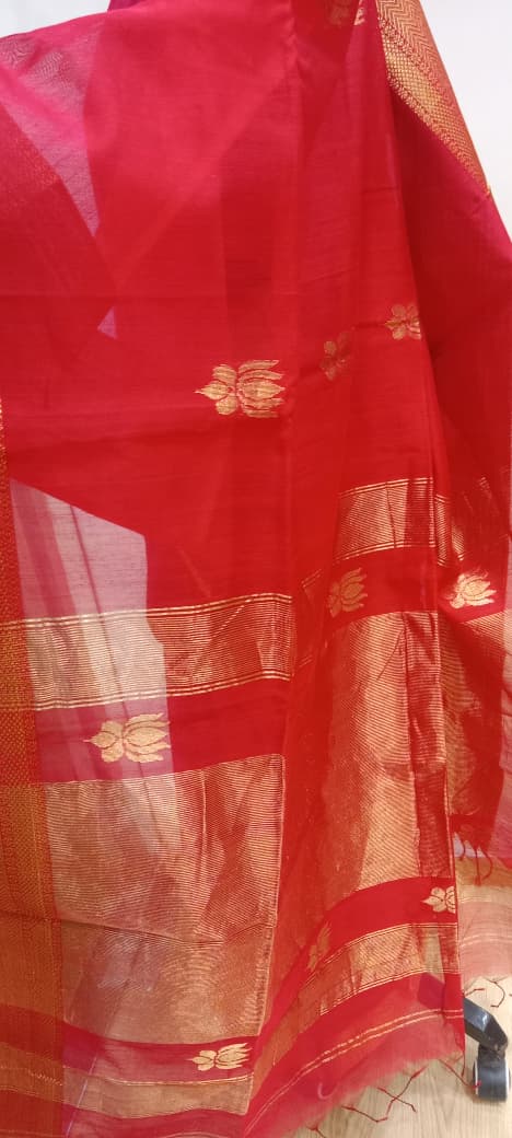 Red Maheshwari Big Lotus Butti Zari Pallu Handloom Saree