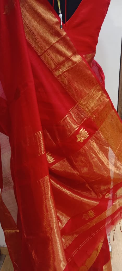 Red Maheshwari Big Lotus Butti Zari Pallu Handloom Saree
