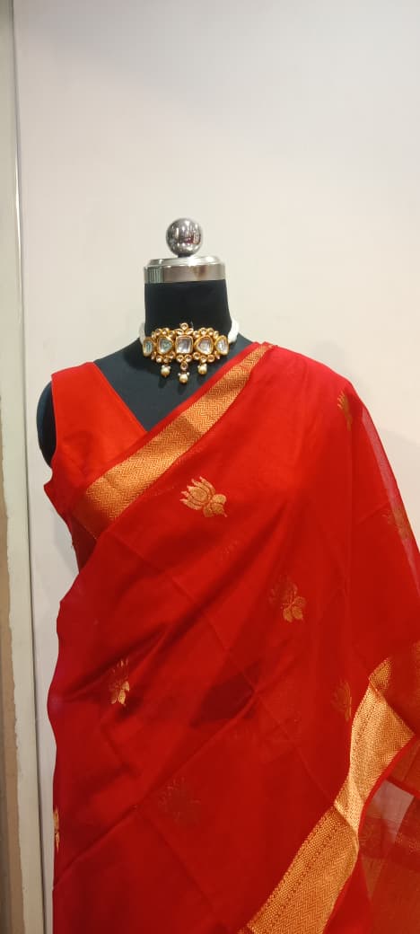 Red Maheshwari Big Lotus Butti Zari Pallu Handloom Saree