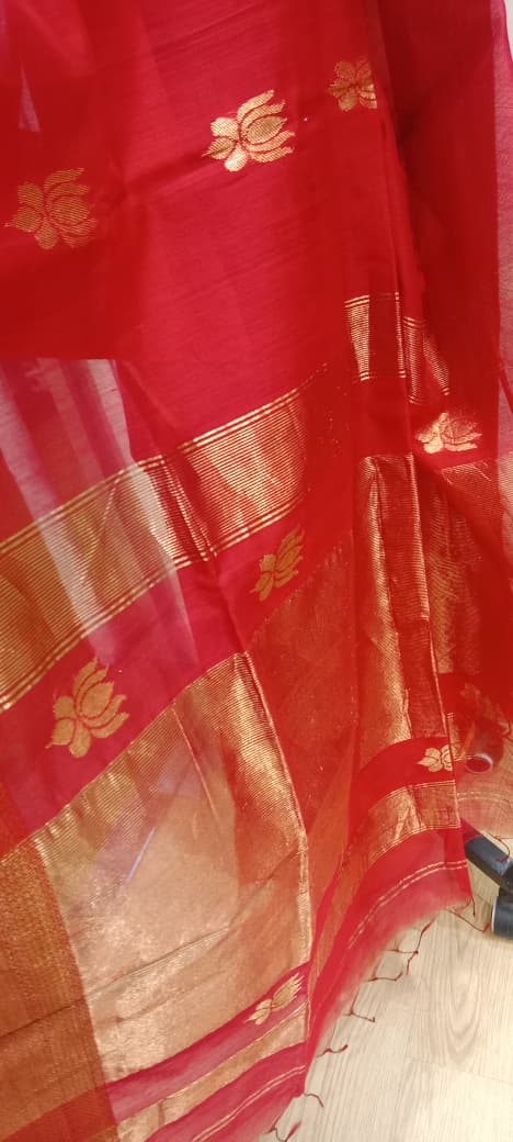 Red Maheshwari Big Lotus Butti Zari Pallu Handloom Saree