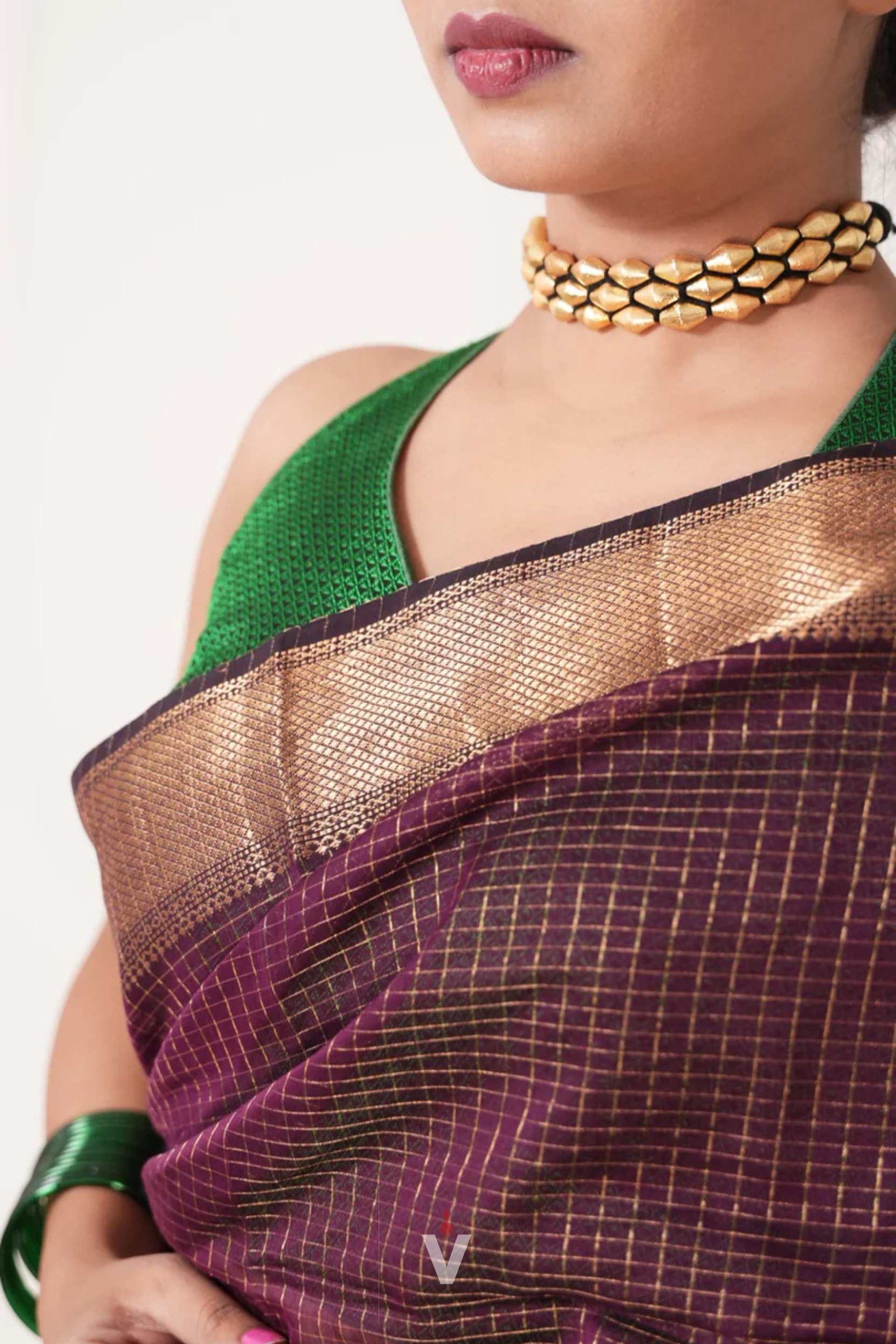 Wine Maheshwari Zari Checks Handloom Saree
