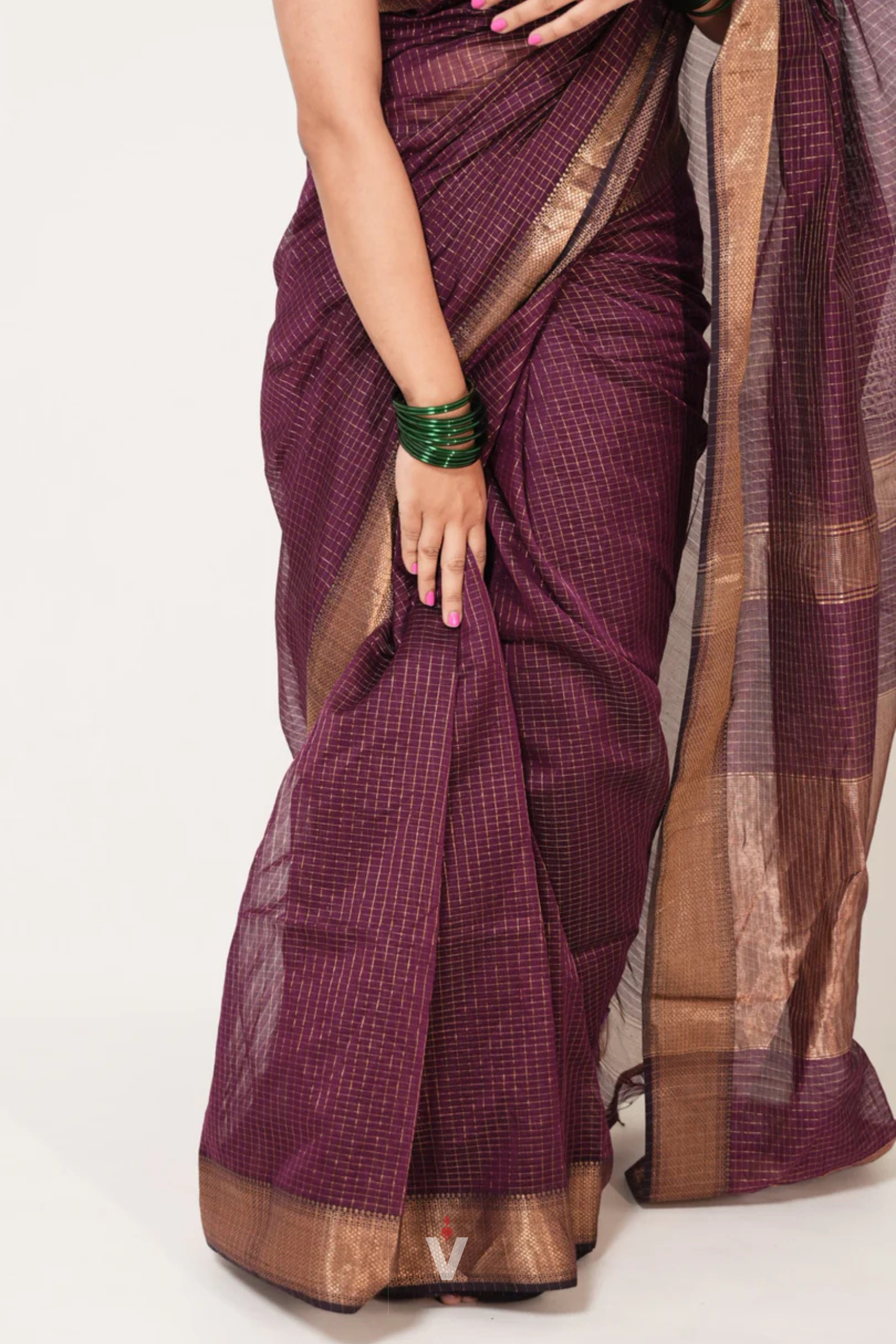 Wine Maheshwari Zari Checks Handloom Saree