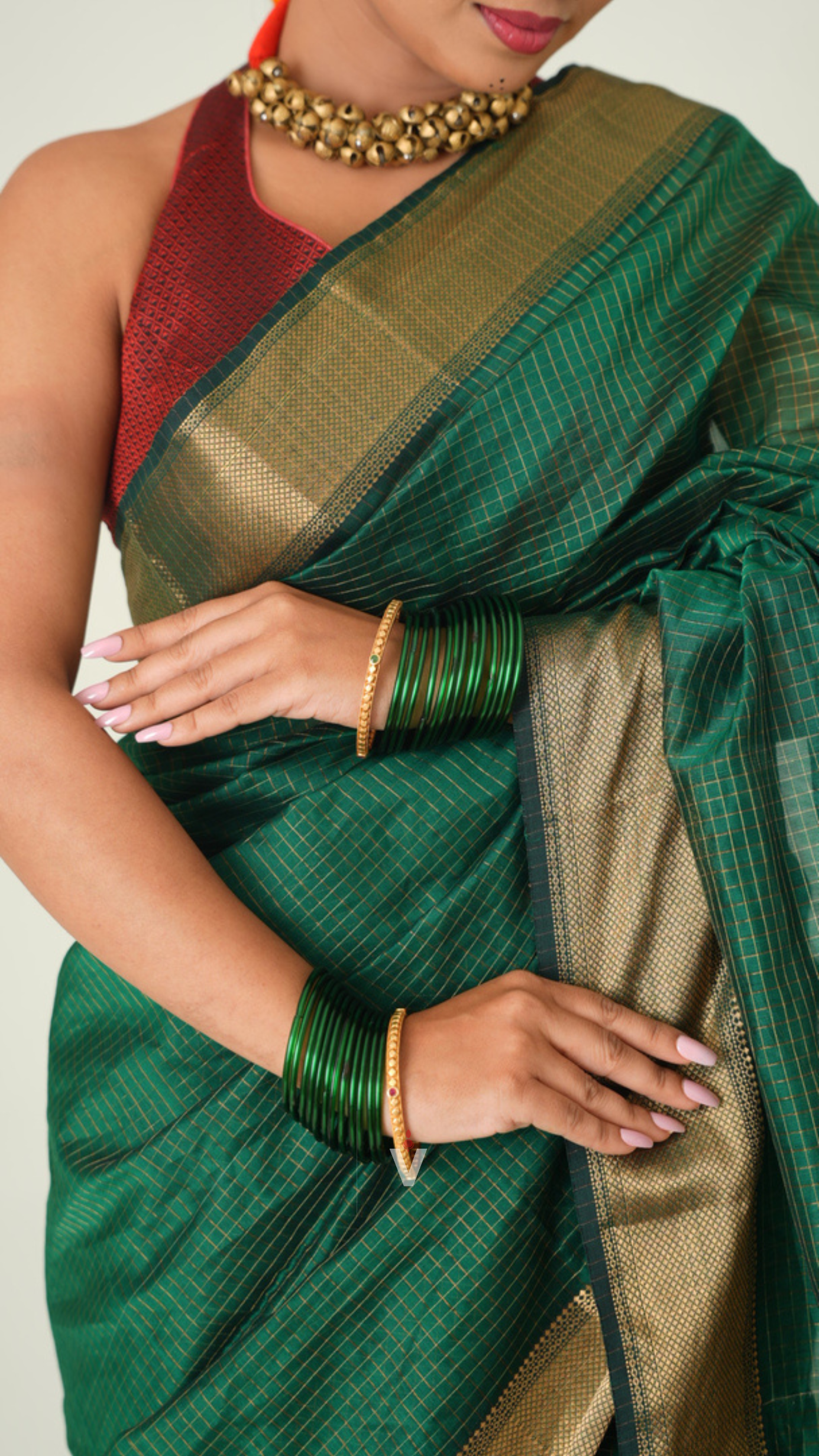 Close-up of zari checks on Green Handloom Maheshwari Saree by Vishmi
