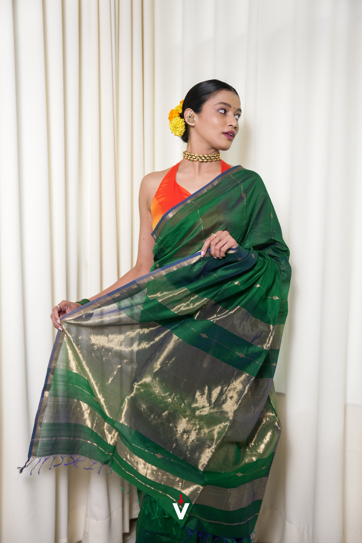 Peacock Green Dual Shade Maheshwari Diamond Butti Handloom Saree